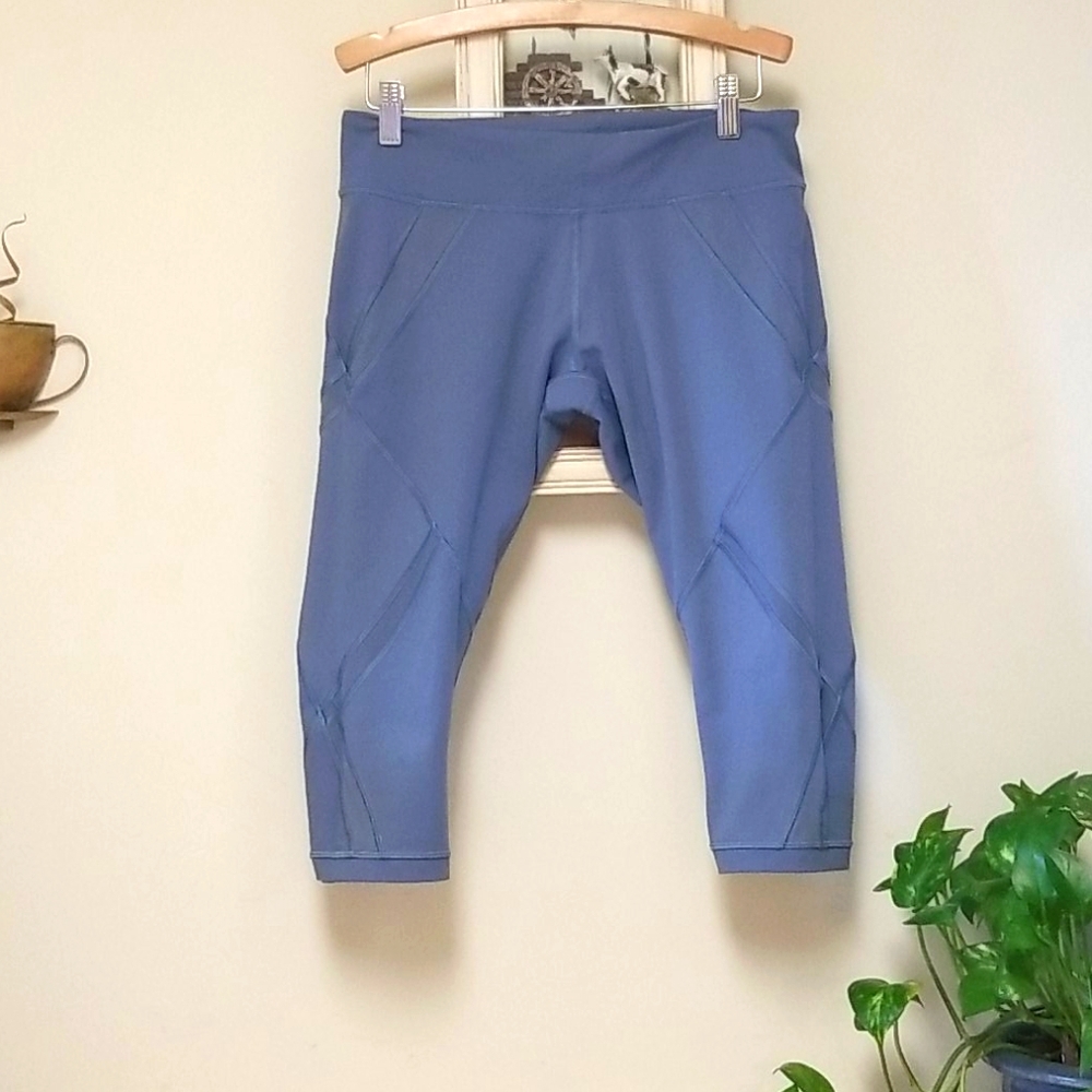 Lululemon Women's Capri S 8